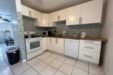 هاستل Hallandale Beach Motel With Free Parking And Full Kitchen ! No Extra Fees! Accepting Cash!