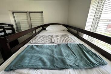 هاستل Hallandale Beach Motel With Free Parking And Full Kitchen ! No Extra Fees! Accepting Cash!