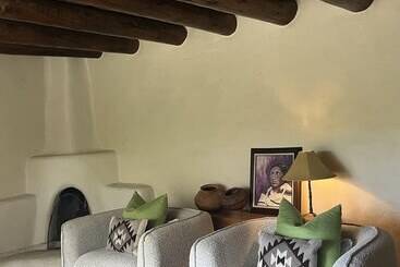 تختخواب و صبحانه Hacienda Del Sol