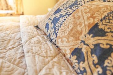 تختخواب و صبحانه Quilt And Croissants