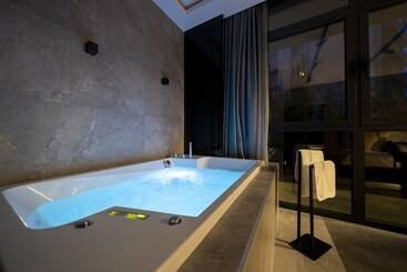 تختخواب و صبحانه Velvet Rooms & More