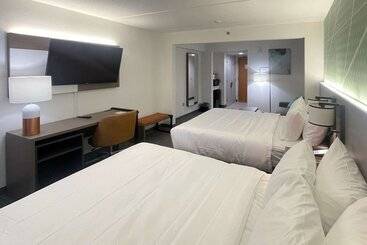 هتل Comfort Inn & Suites