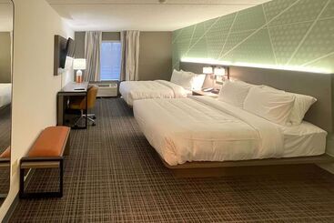 هتل Comfort Inn & Suites