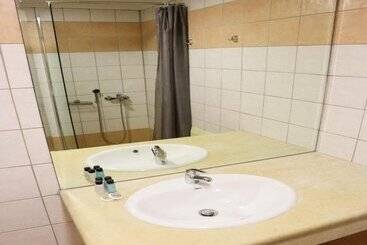 هتل Adele Resort