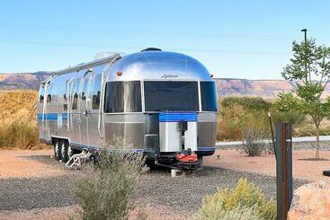 هتل Camp Eddy