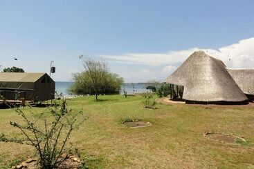 هتل Ngamba Island Tented Camp