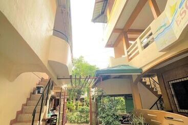 Отель Oyo 876 Escurel Inn Boracay