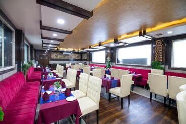 هتل The Fern Residency Katra