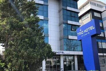 Tri̇o Hotel Airport