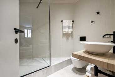 Пансион Calnova Suites