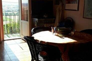 اقامتگاه Home Sweet Home With Panoramic Garden