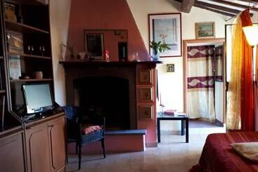 اقامتگاه Home Sweet Home With Panoramic Garden