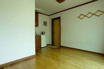 Worak Pensionville Gauguin S House