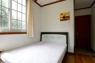 Worak Pensionville Gauguin S House
