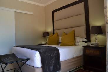تختخواب و صبحانه The Capital Guest House