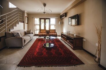 تختخواب و صبحانه The Capital Guest House