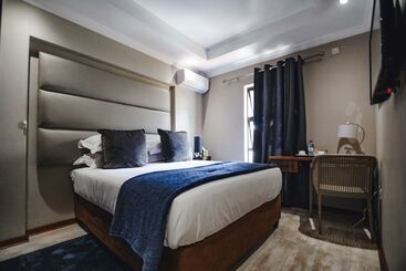 تختخواب و صبحانه The Capital Guest House