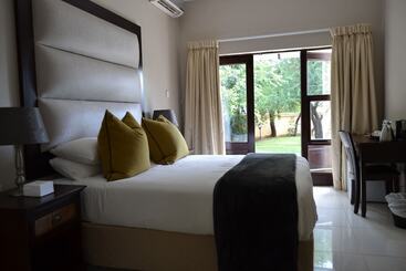 تختخواب و صبحانه The Capital Guest House
