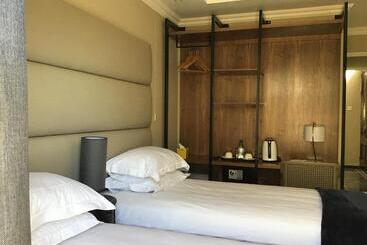 تختخواب و صبحانه The Capital Guest House