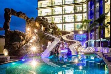Azure Hotel Pattaya