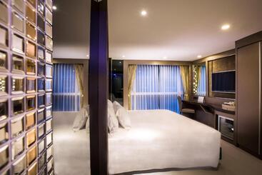 Azure Hotel Pattaya