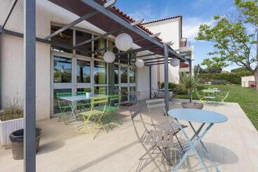 Garden & City Aix En Provence  Puyricard