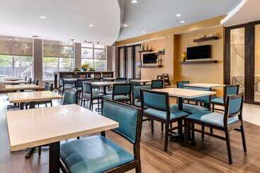 هتل Comfort Suites Fort Lauderdale Airport South & Cruise Port