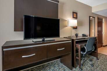 هتل Comfort Suites Fort Lauderdale Airport South & Cruise Port
