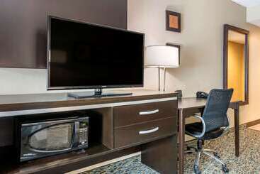 هتل Comfort Suites Fort Lauderdale Airport South & Cruise Port