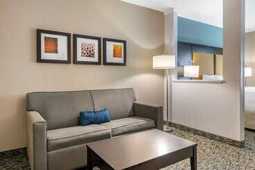 هتل Comfort Suites Fort Lauderdale Airport South & Cruise Port