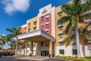 هتل Comfort Suites Fort Lauderdale Airport South & Cruise Port