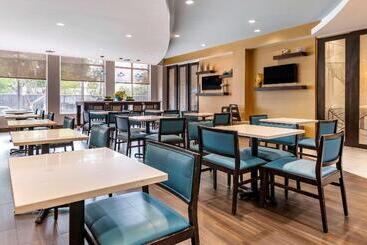 هتل Comfort Suites Fort Lauderdale Airport South & Cruise Port