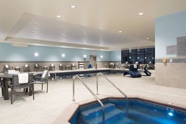هتل Hampton Inn & Suites Grand Rapids Downtown