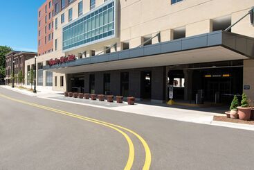 هتل Hampton Inn & Suites Grand Rapids Downtown