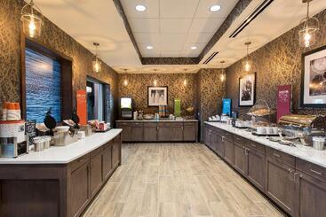 هتل Hampton Inn & Suites Grand Rapids Downtown