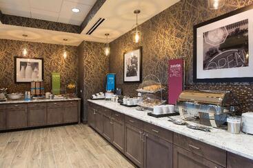 هتل Hampton Inn & Suites Grand Rapids Downtown