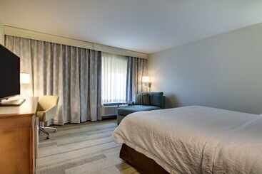 هتل Hampton Inn & Suites Milwaukee West