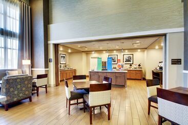 هتل Hampton Inn & Suites Milwaukee West