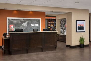 هتل Hampton Inn & Suites Phoenix Tempe