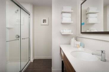 هتل Hampton Inn & Suites Phoenix Tempe
