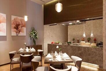 هتل Hilton Garden Inn Dandong