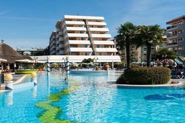 Aparthotel Holiday