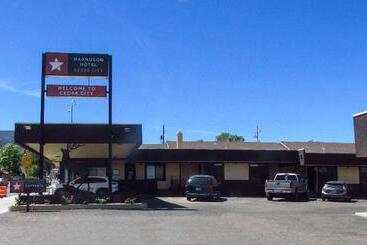 هتل Magnuson  Cedar City