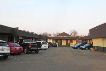 هتل Magnuson  Cedar City