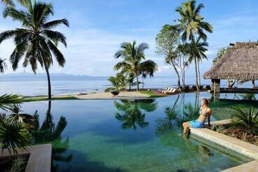 هتل Nanuku Resort Fiji