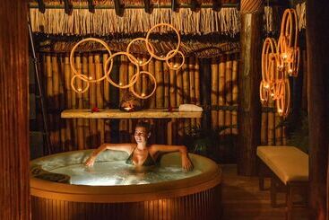 هتل Nanuku Resort Fiji