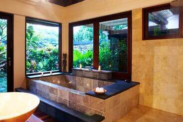هتل Nanuku Resort Fiji
