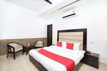 هتل Oyo Rooms Patiala Road Zirakpur