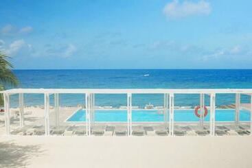 هتل Papagayo Beach