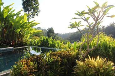 هتل Senetan Villas And Spa Resort
